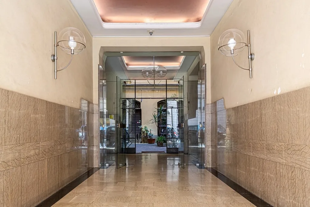 L'androne del palazzo di Via Plinio 22